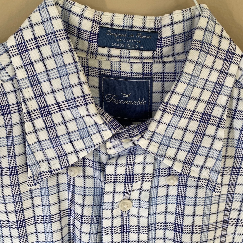 Men’s Facconable button down shirt.